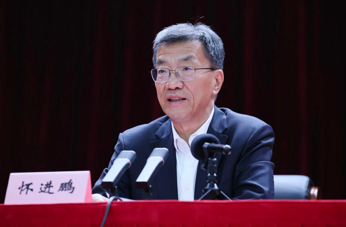 学习贯彻党的二十届四中全会精神中央宣讲团在教育系统宣讲封面